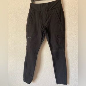 Athleta Headlands Hybrid Cargo black joggers